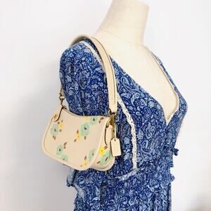 Coach CH824 Swinger 20 With Floral Print IN IVORY MULTI